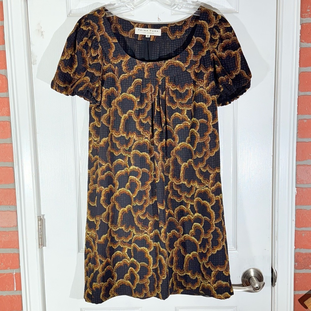 Trina Turk Lucky Cloud Gold Black Pleated 💯 Silk Mini Dress Size 6 Made in USA